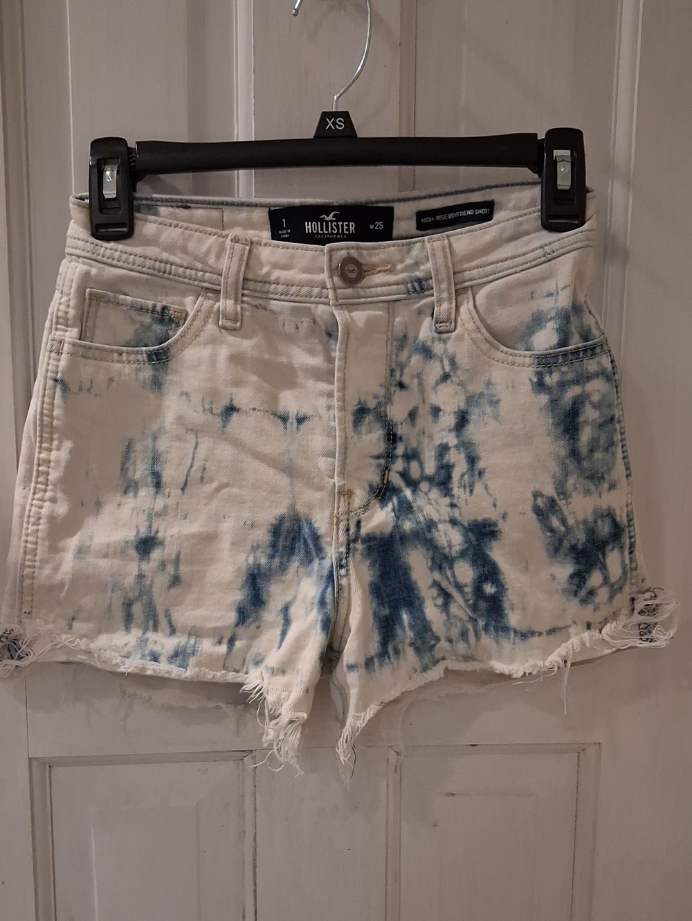 Hollister Women's White and Blue Tie-Dye Denim Shorts